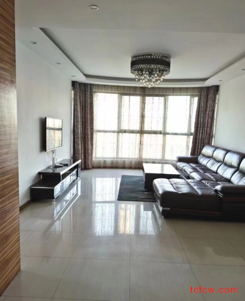 大庆锦绣新城精装好房3房/2厅/1卫朝南130平米2600元/月