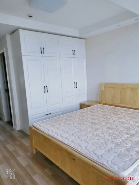 金湾名邸精装公寓1房/1厅/1卫朝南40平米1700元/月