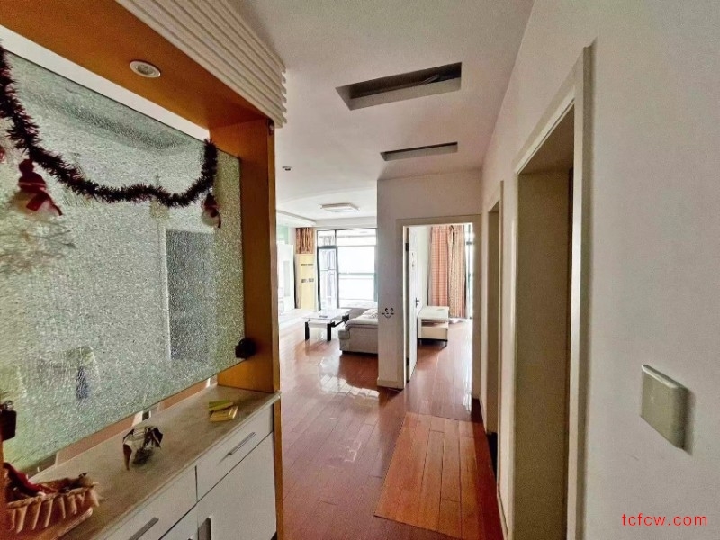 万达旁，精装两房出租