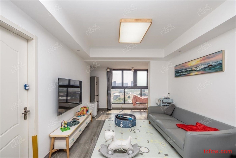 老城区核心地段三房精装修家具齐全好楼层配套繁华有钥匙