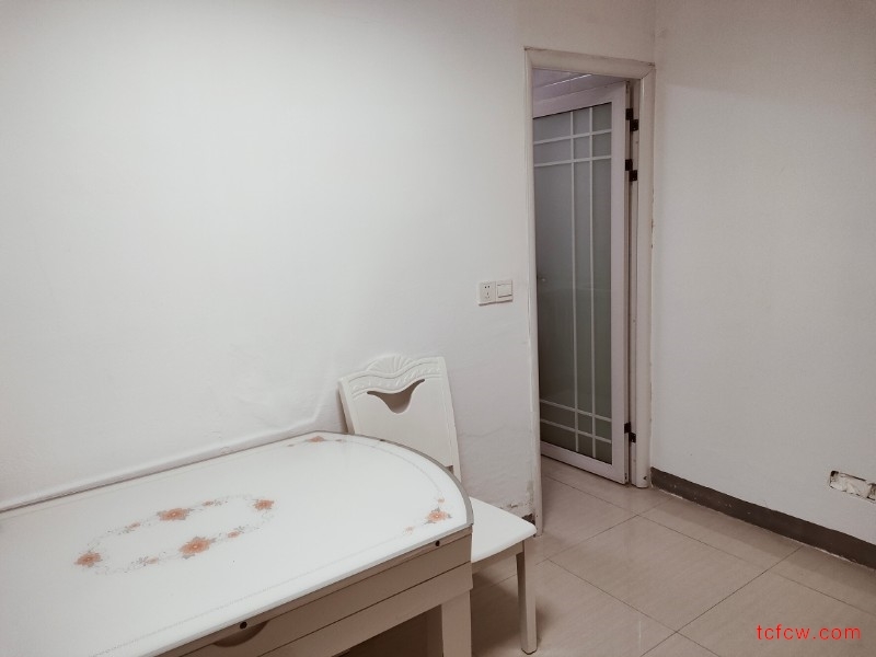 华源上海城精装好房2房/1厅/1卫朝南75平米2000元/月