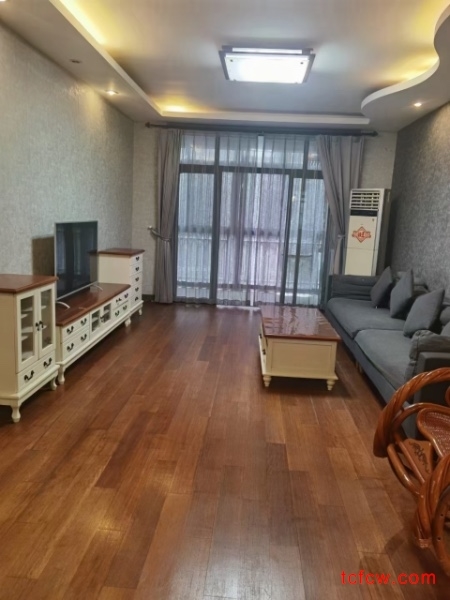 华侨花园精装好房2房/2厅/1卫朝南110平米2400元/月