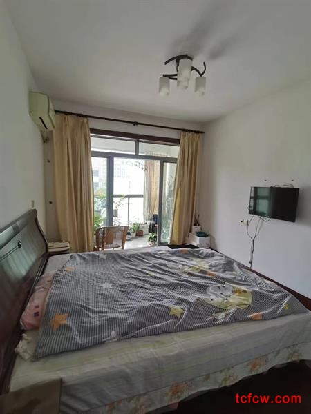 世纪广场精装好房3房/2厅/2卫朝南165平米182万