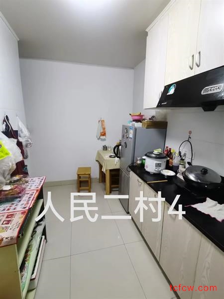 人民二村精装公寓1房/1厅/1卫朝东40平米1050元/月