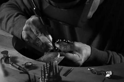 韵湖豪庭致匠心：极致考究，精工典范！