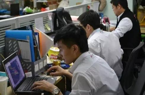 在这里遇见你，才不负青春