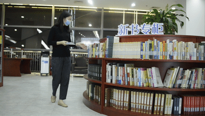 夜晚，来这里捧一本书，袭一身宁静...