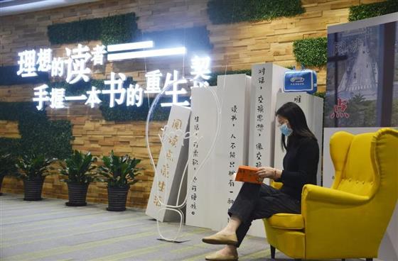 夜晚，来这里捧一本书，袭一身宁静...